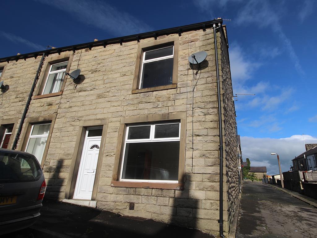 2 bedroom end terrace house To Let in Barnoldswick - Main Image